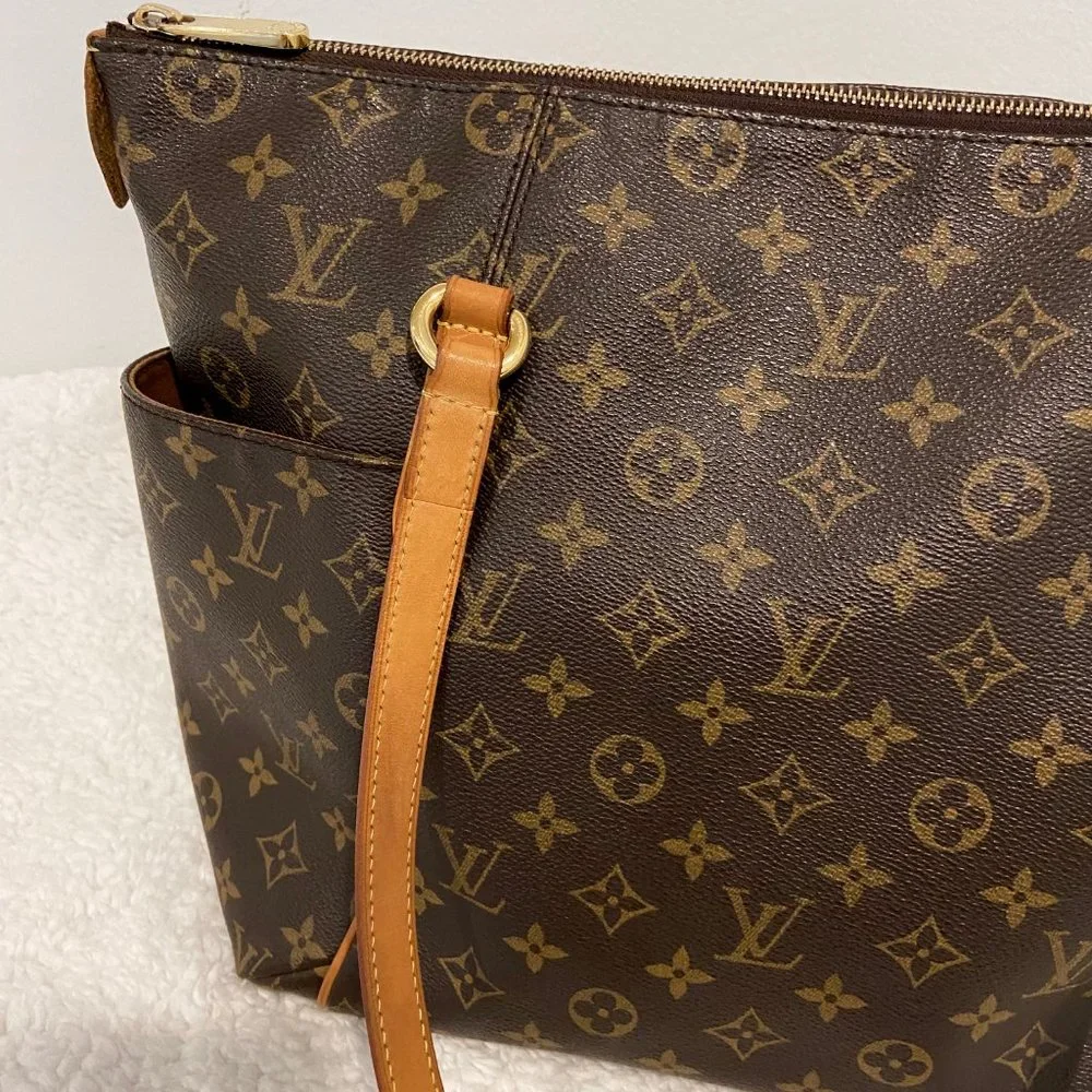 Louis Vuitton Monogram Totally MM Tote Bag